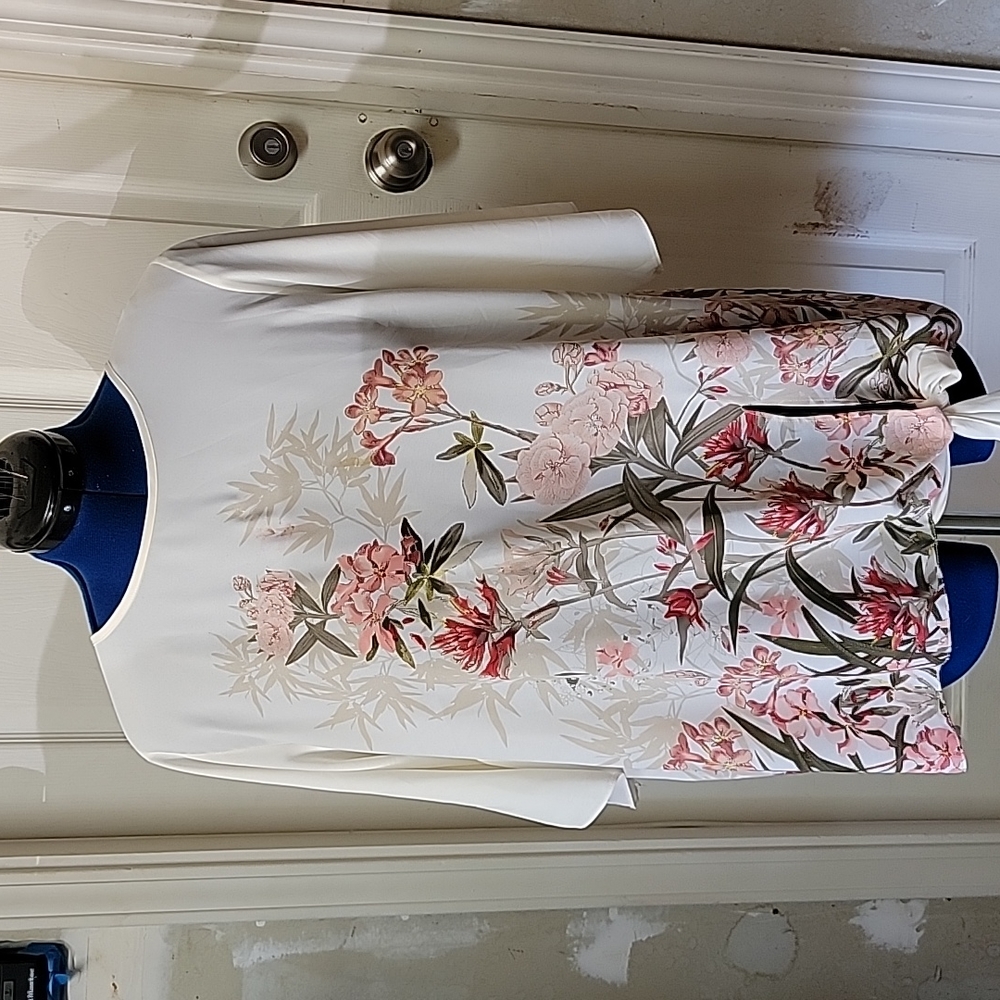 Vintage 90s top. No mnfctr tags. Measurements size at L/ XL.